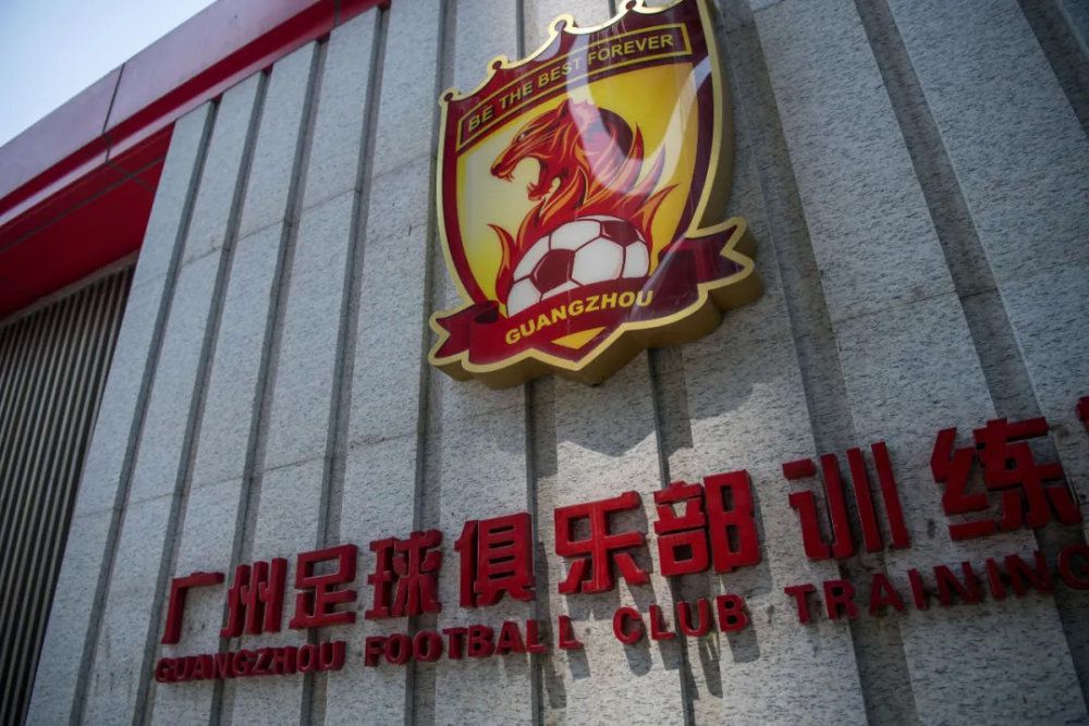 JoseAlvarezHaya在西班牙六台的节目中谈到了巴萨在门将位置上的引援人选：“巴萨考虑阿森霍和德赫亚，俱乐部希望等待特尔施特根的手术进展情况，再做出决定。